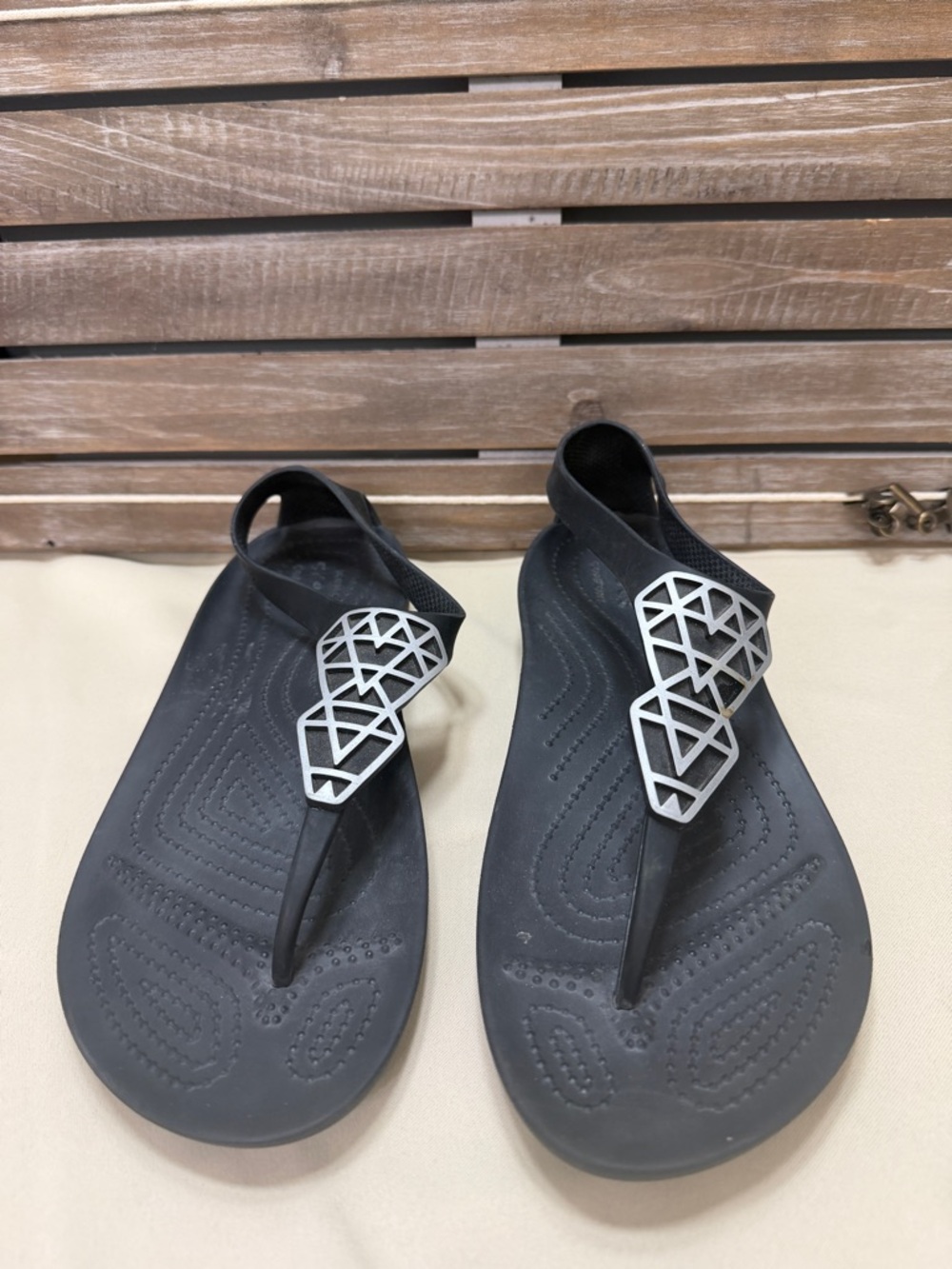 Crocs Serena embellished sandals size 8 - Picture 3 of 5